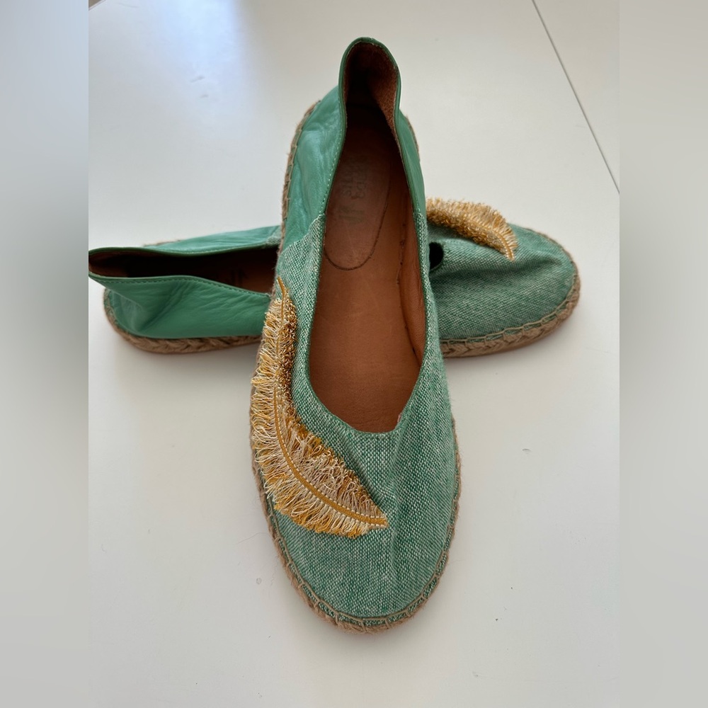 SILVIA COBOS Fringe Leather and Textile Boho Feather Espadrilles EUC Size 9.5